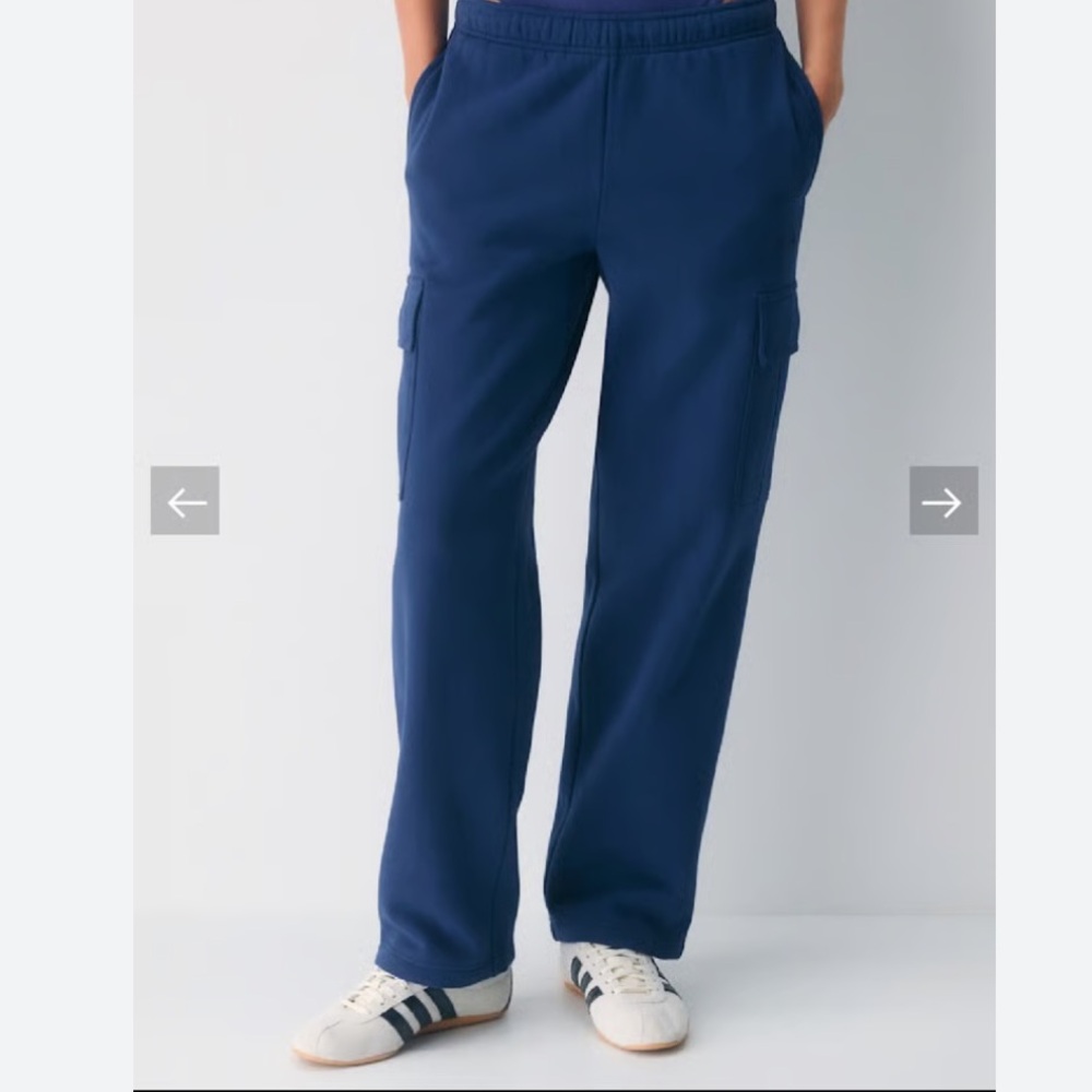 ARITZIA new mega cargo sweatpants size small